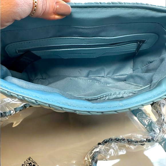 Badgley Mischka vegan leather tiffany blue quilted messenger bag - Picture 8 of 11